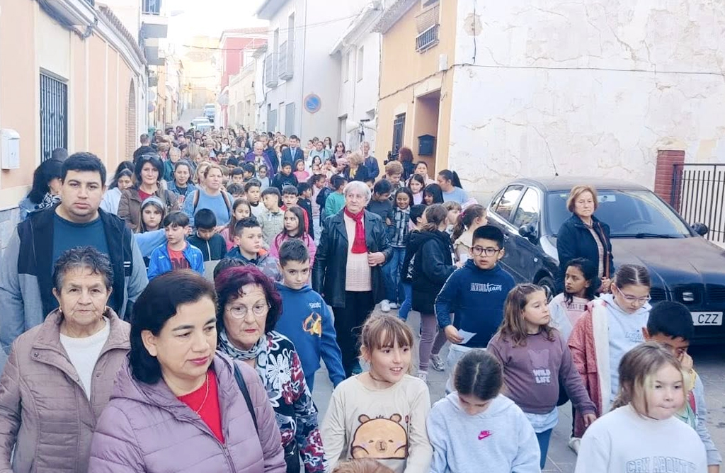 La solemne procesión del rezo del Vía Crucis inaugura en Totana el Año Jubilar Franciscano